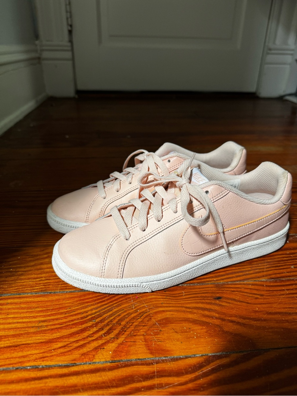 Nike Women’s peach court royale